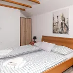 Gorgeous Home In Grizane-Belgrad Hébergement de vacances *