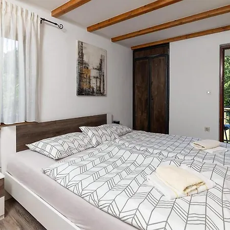 2 Bedroom Pet Friendly In * Grižane