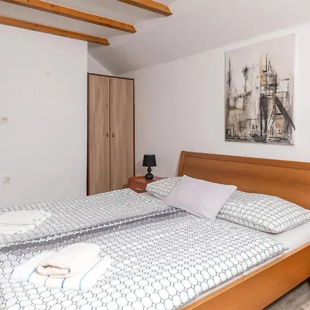 Gorgeous Home In Grizane-Belgrad Hébergement de vacances *