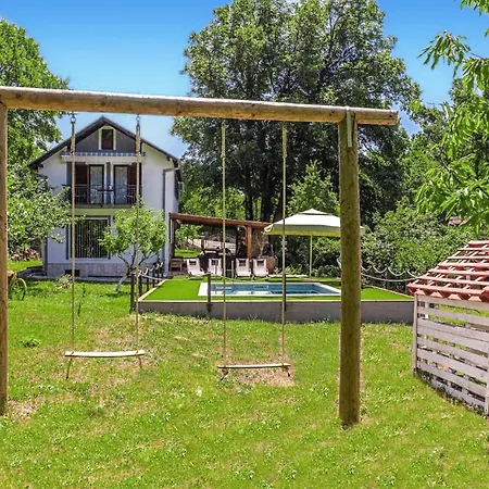Gorgeous Home In Grizane-Belgrad Casa de Férias