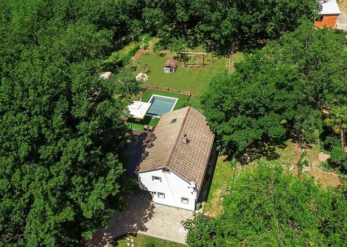 2 Bedroom Pet Friendly In *