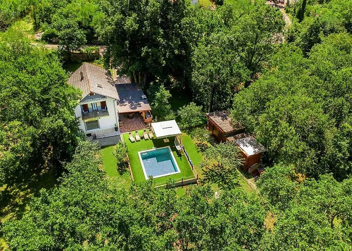 2 Bedroom Pet Friendly In