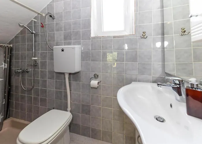 2 Bedroom Pet Friendly In *