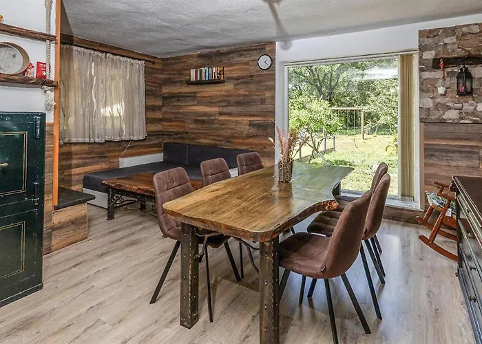 2 Bedroom Pet Friendly In *